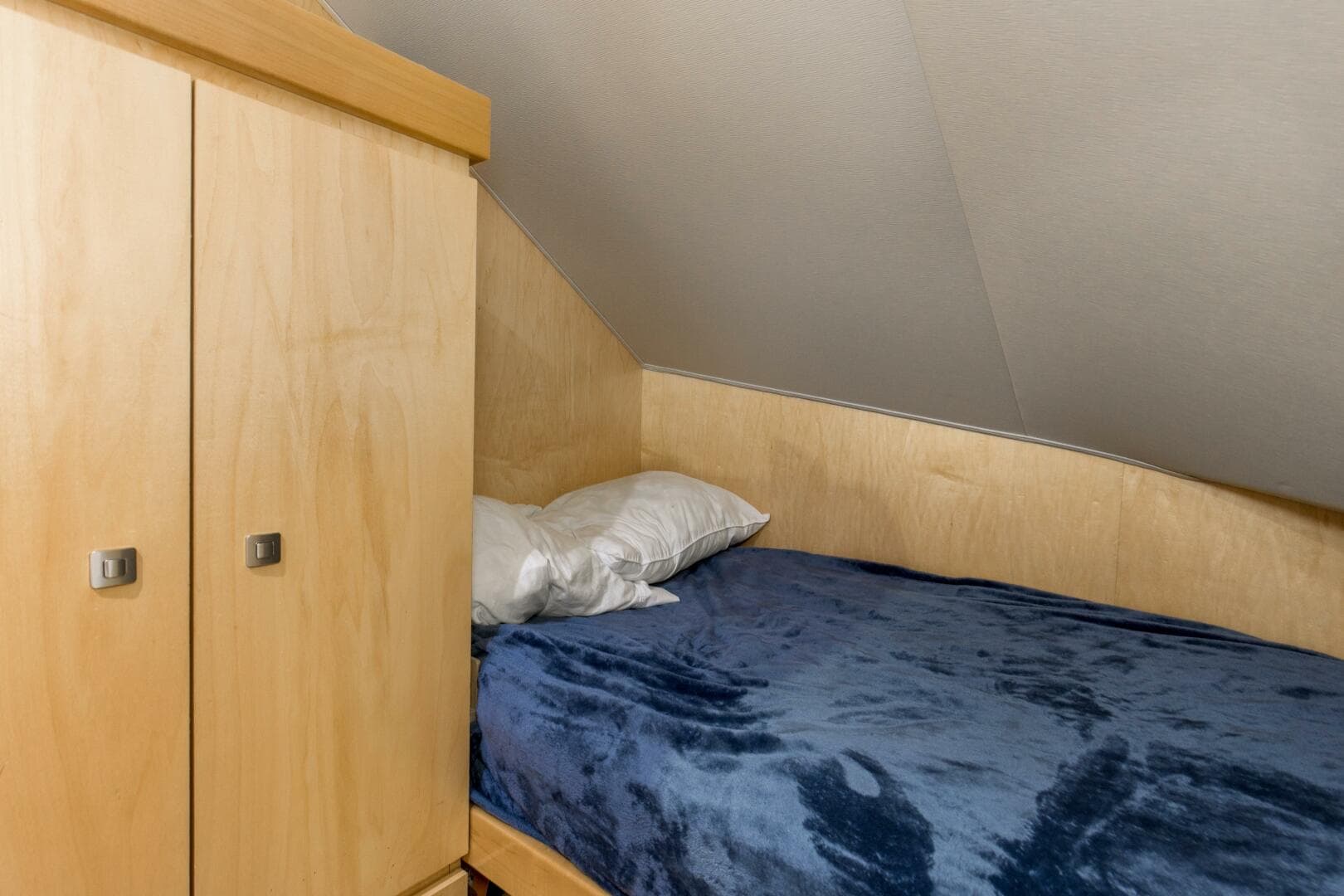 2016 92 Viking Enclosed Bridge Touche Gear Locker And Stateroom (1)