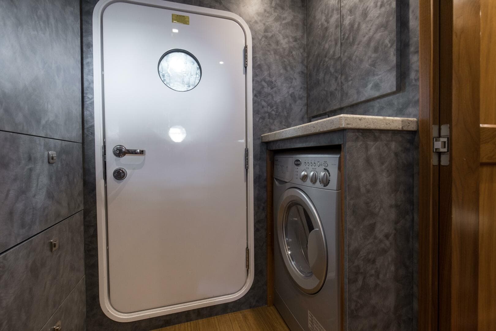 2016 92 Viking Enclosed Bridge Touche Crew Quarters