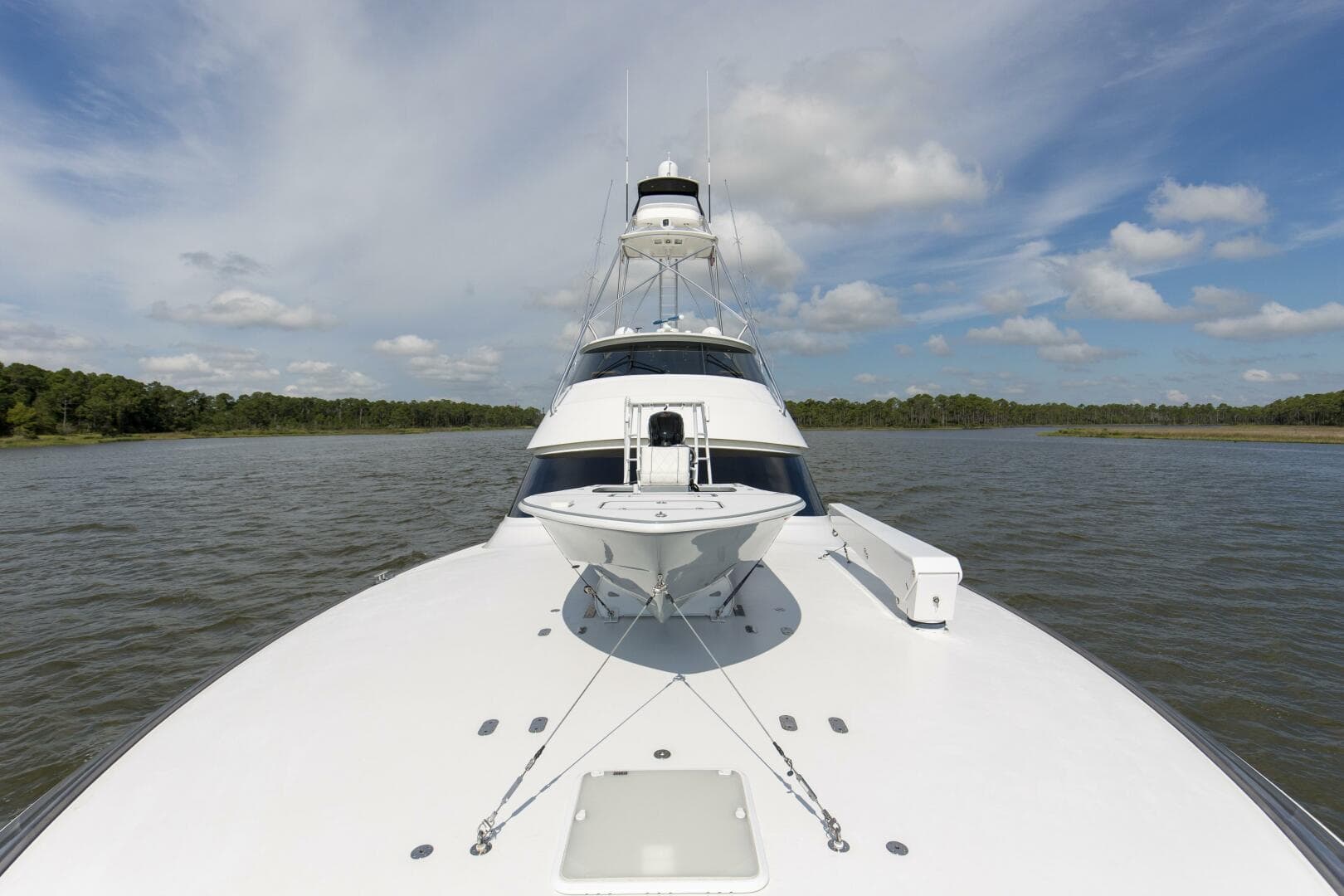 2016 92 Viking Enclosed Bridge Touche Exterior (1)