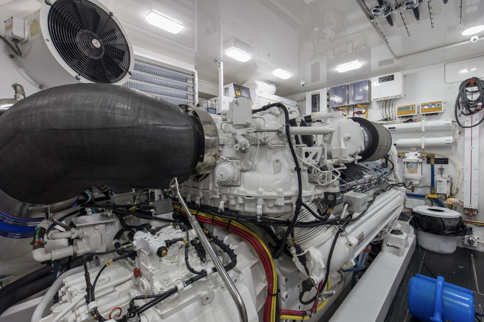 2016 92 Viking Enclosed Bridge Touche Engine Room (1)