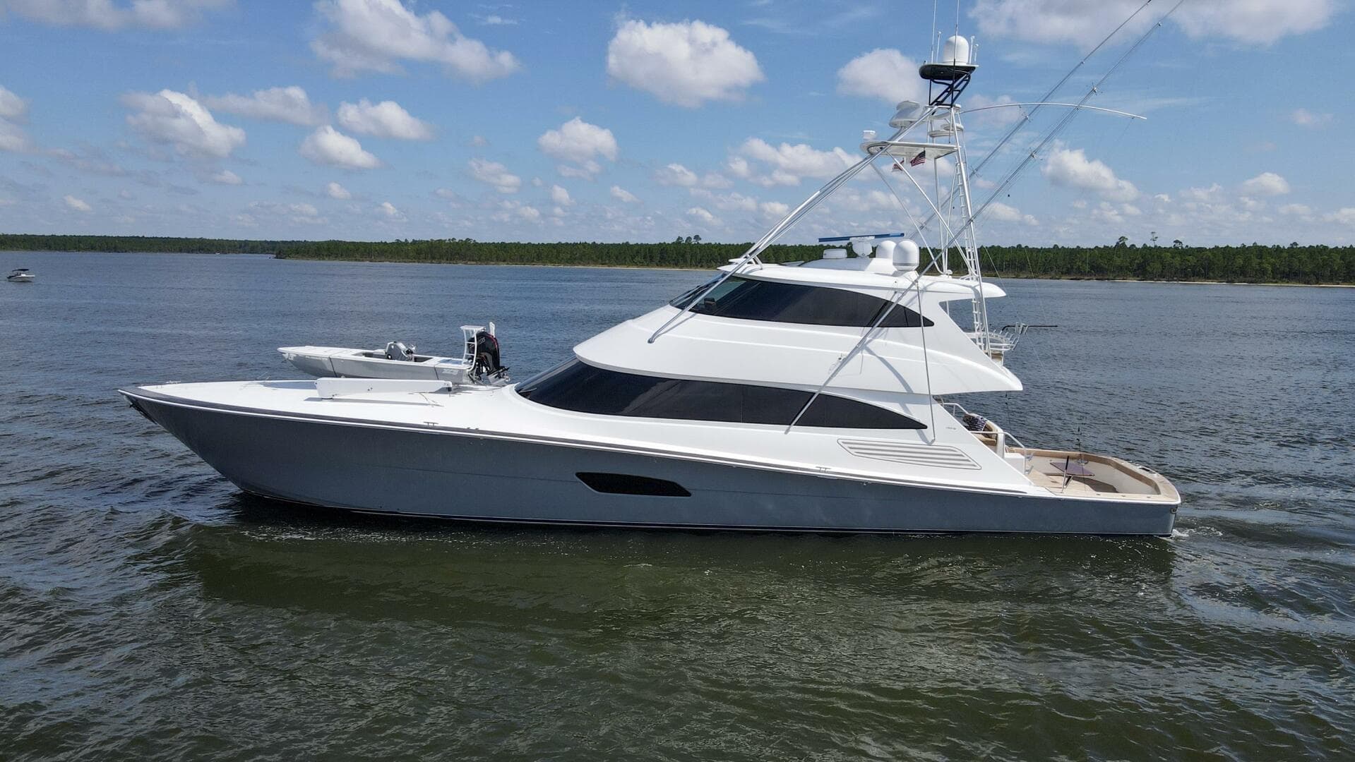 2016 92 Viking Enclosed Bridge Touche Exterior (7)