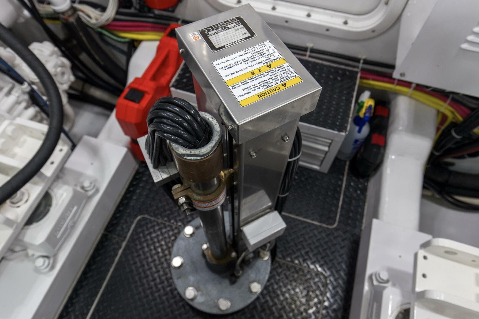 2016 92 Viking Enclosed Bridge Touche Engine Room (11)