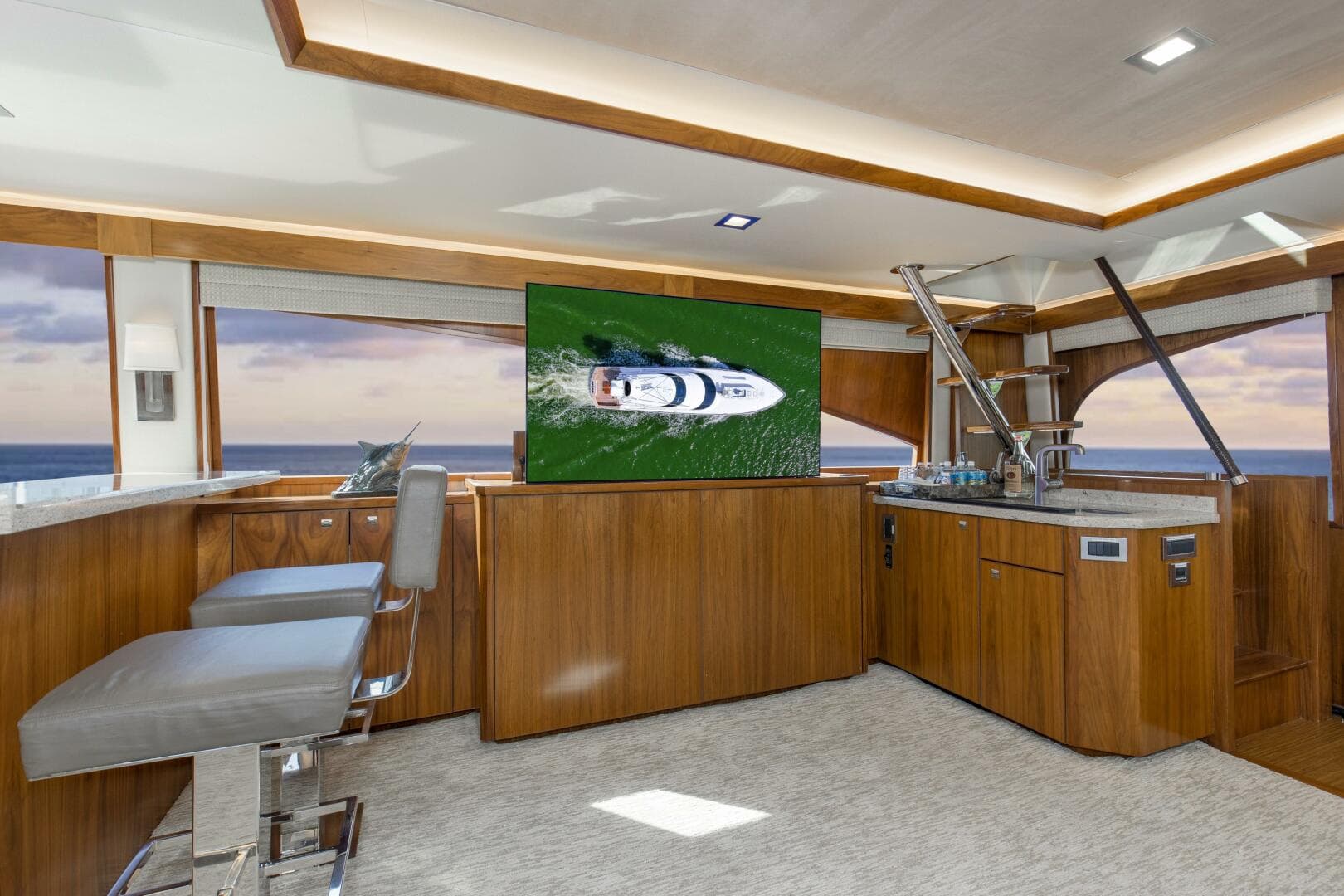 2016 92 Viking Enclosed Bridge Touche Salon (4)