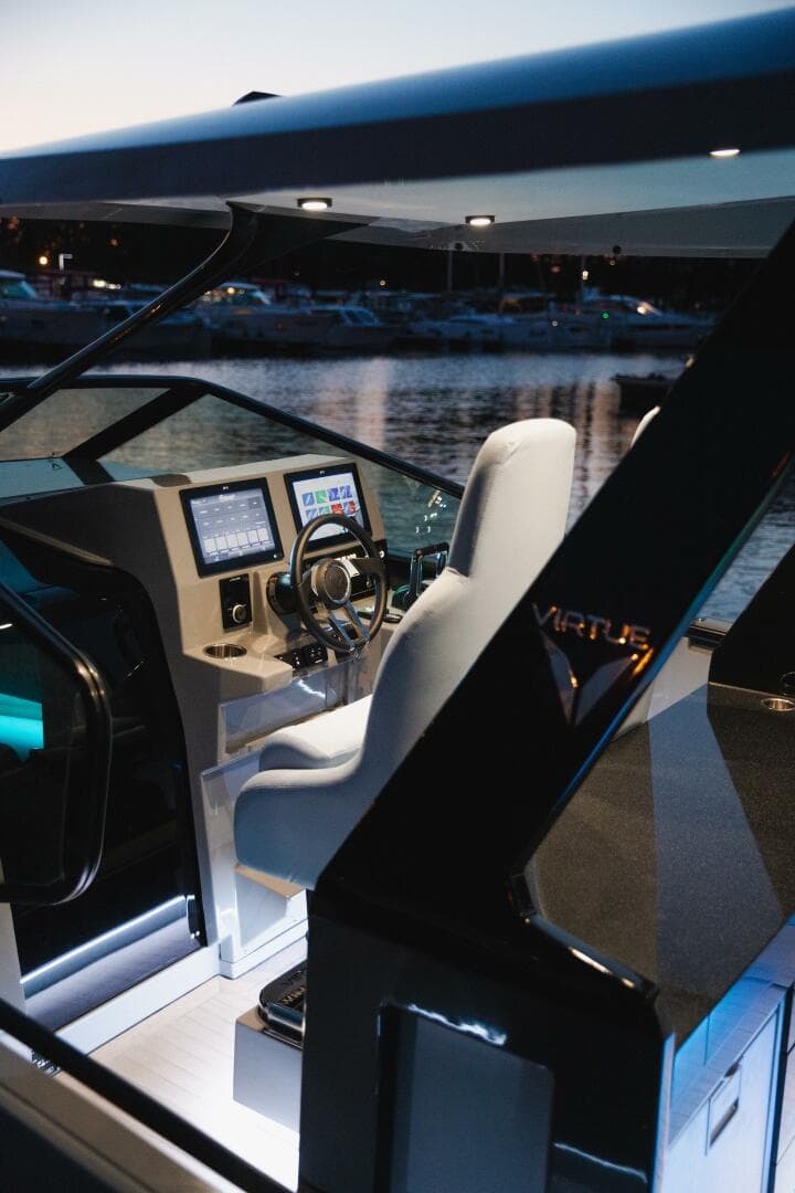 Virtue Yachts V10 T-Top