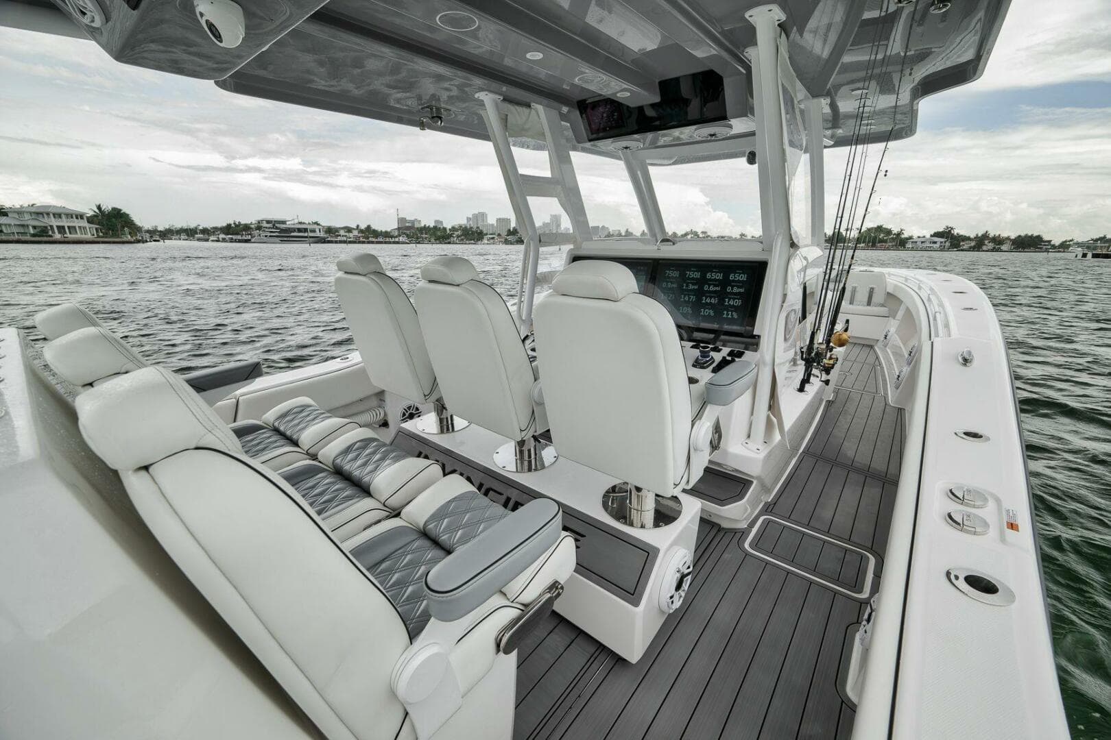 2024 Invincible 43 Open