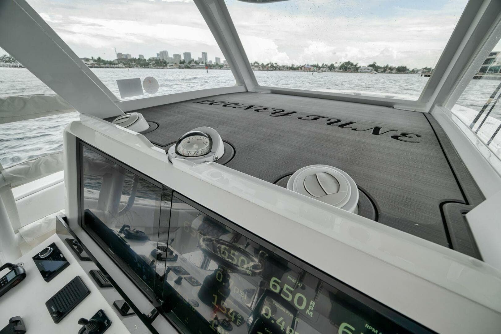 2024 Invincible 43 Open