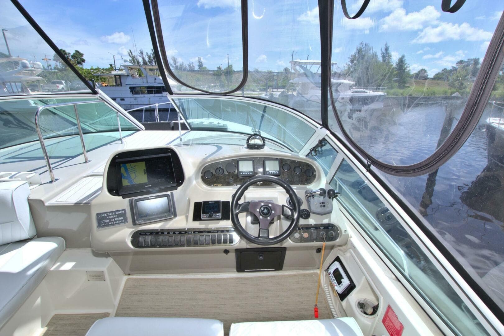 2004 Cruisers Yachts 370 Express