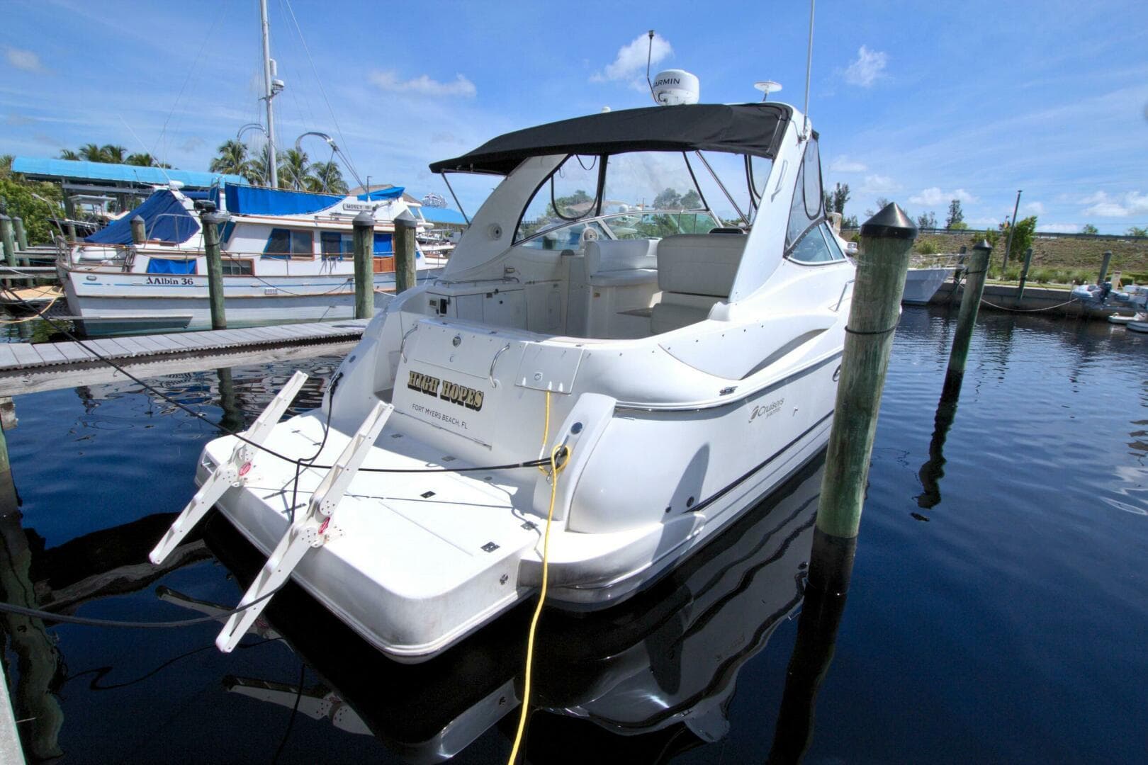 2004 Cruisers Yachts 370 Express