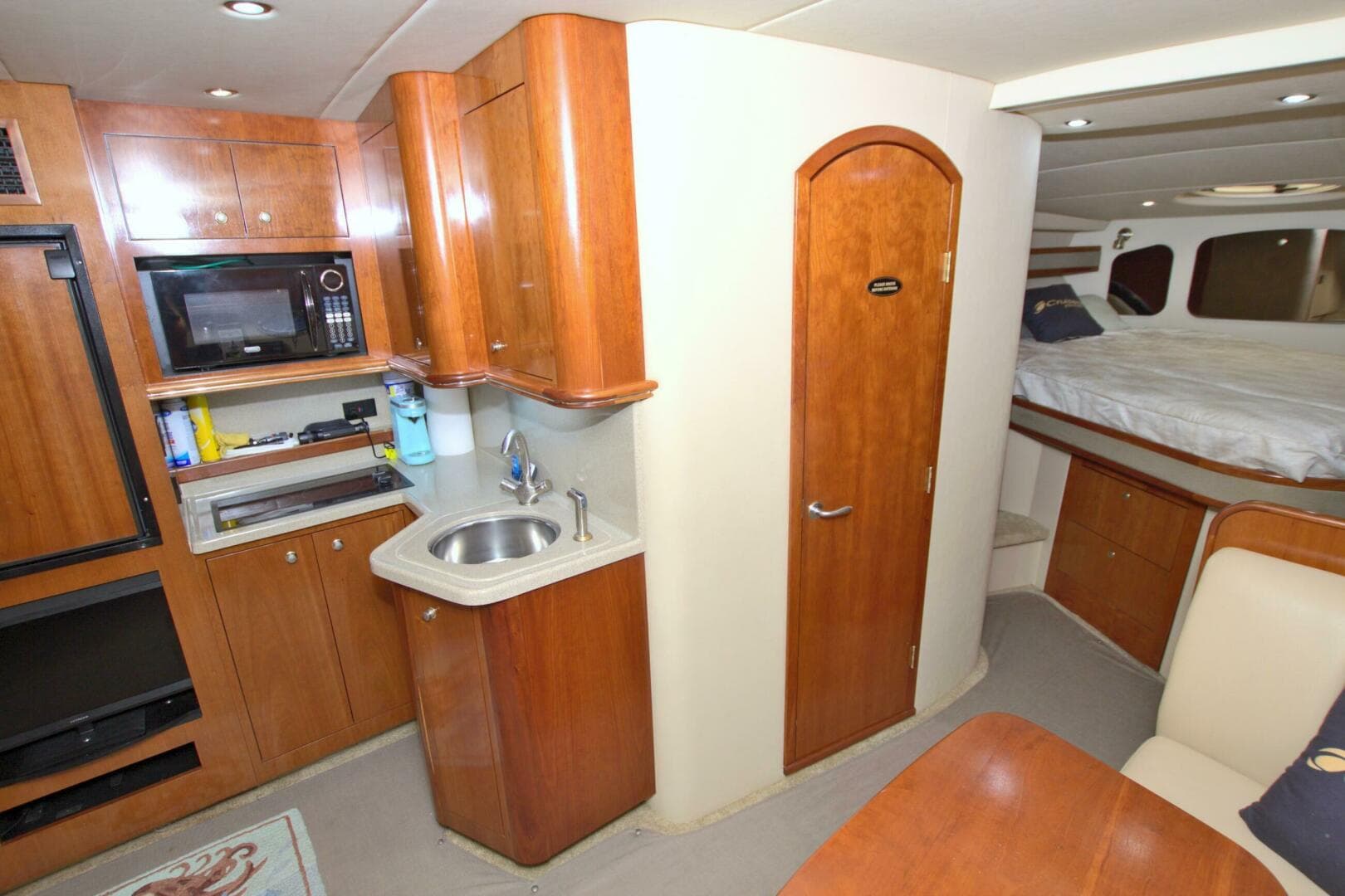 2004 Cruisers Yachts 370 Express
