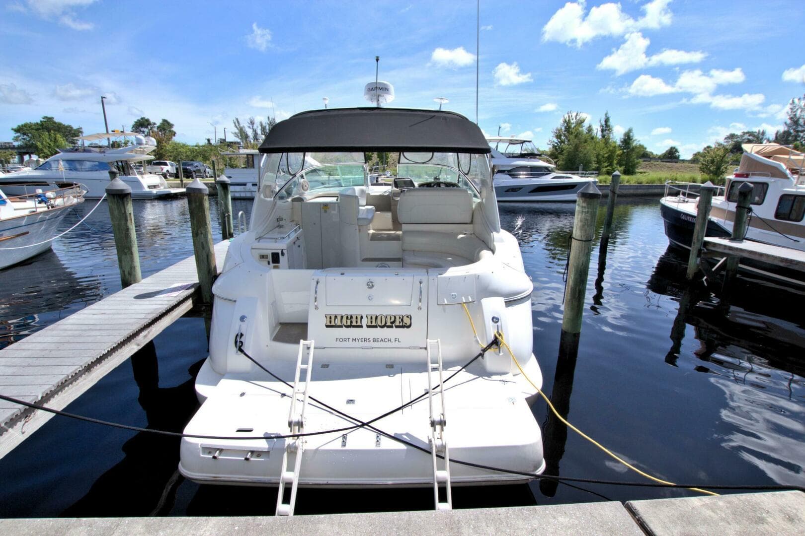 2004 Cruisers Yachts 370 Express