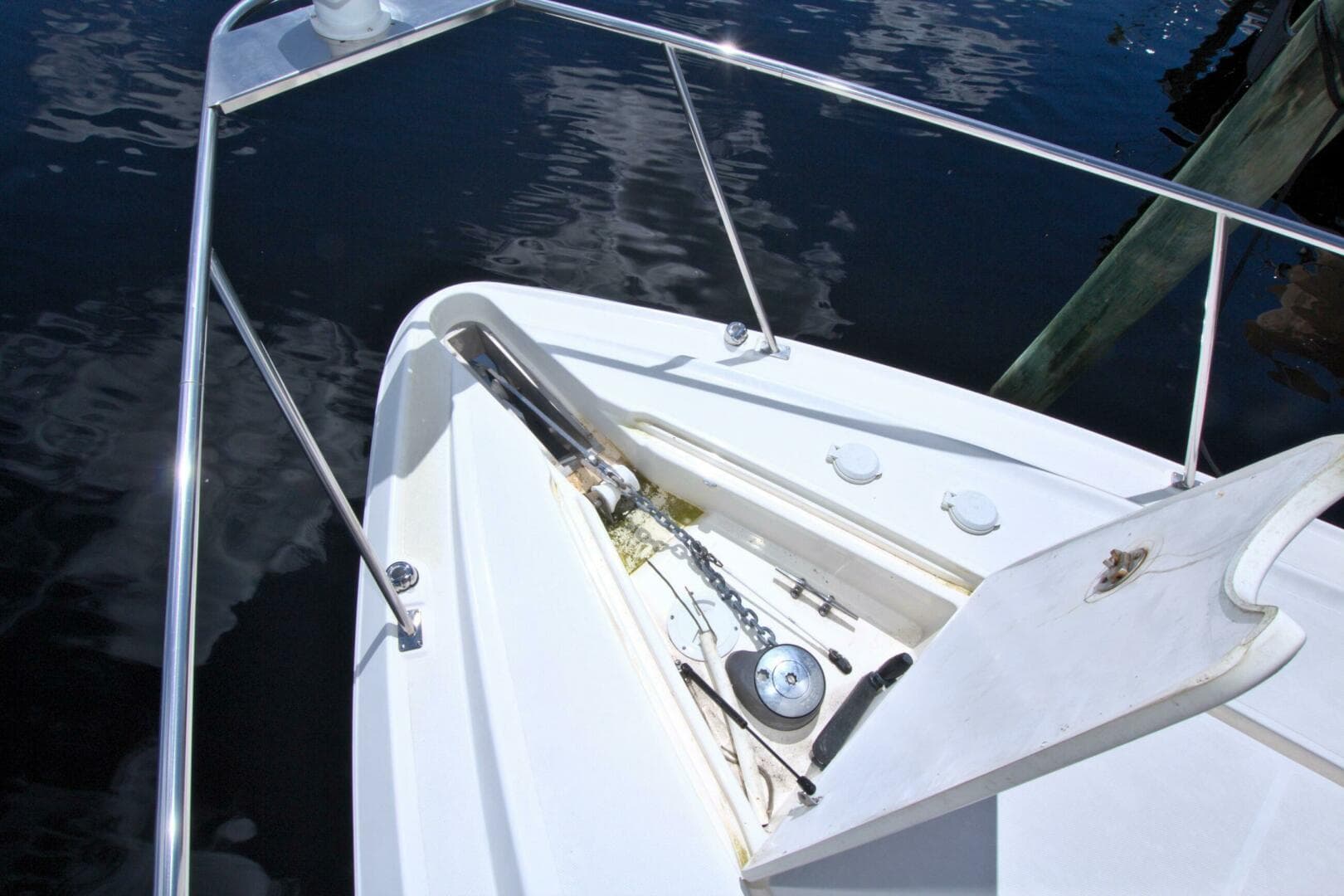 2004 Cruisers Yachts 370 Express