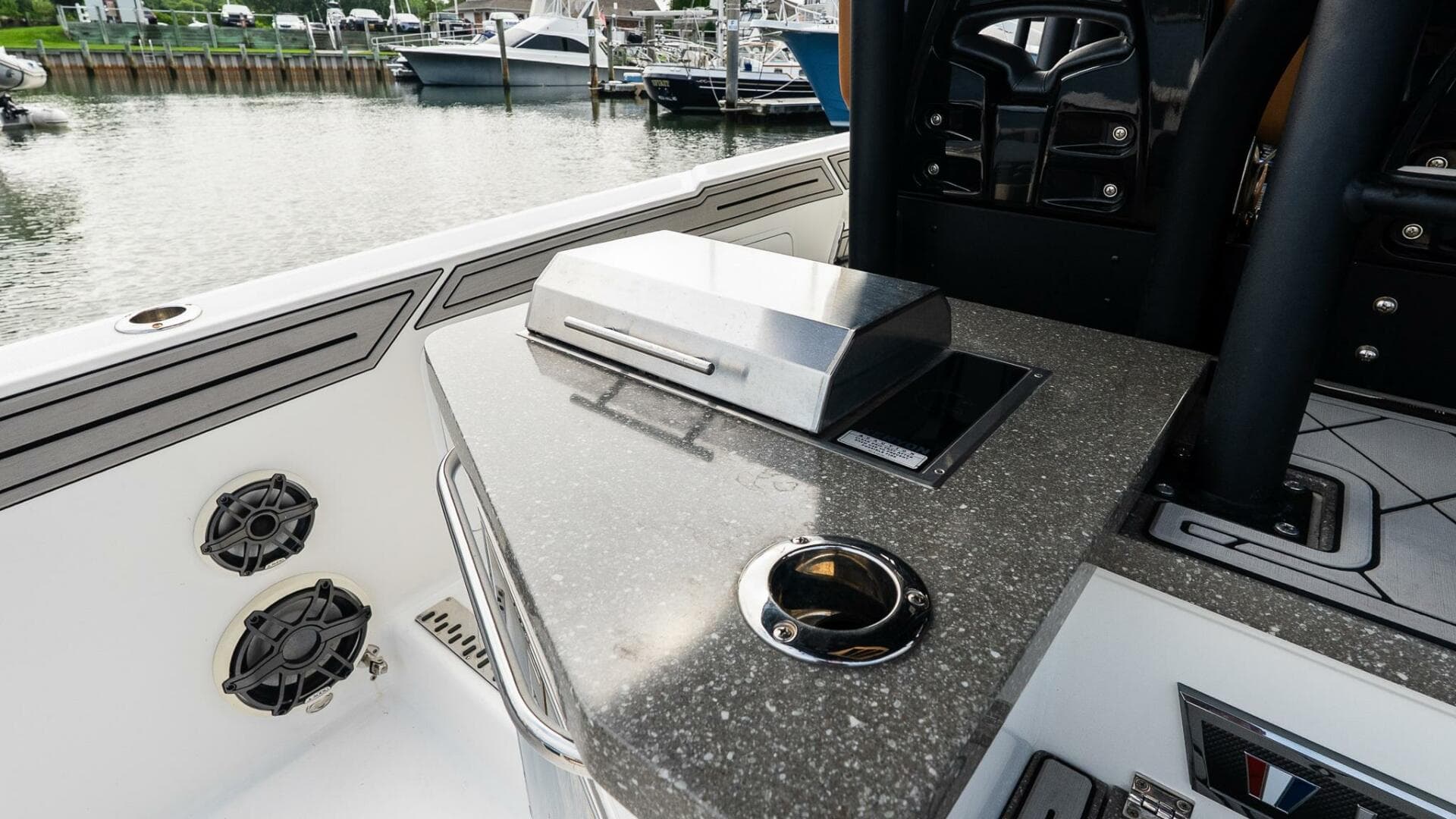 2021 Wellcraft 402 Fisherman