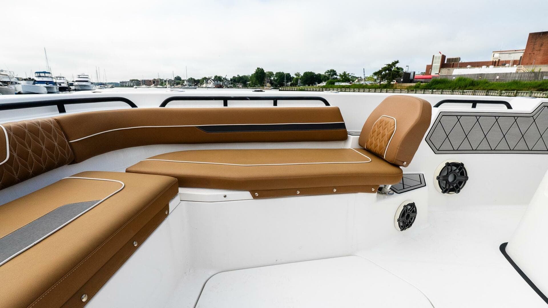 2021 Wellcraft 402 Fisherman