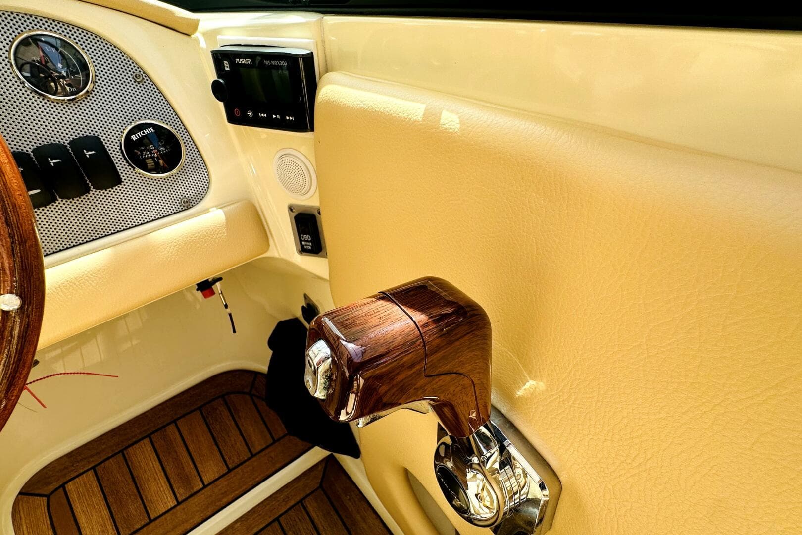 Interior of 2013 Chris-Craft Corsair 22 boat, featuring dashboard and controls.