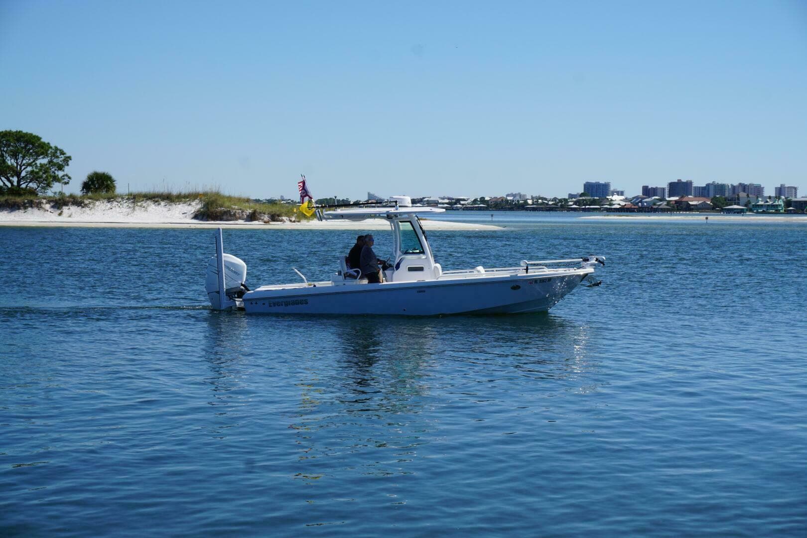 2022 Everglades 253 Center Console