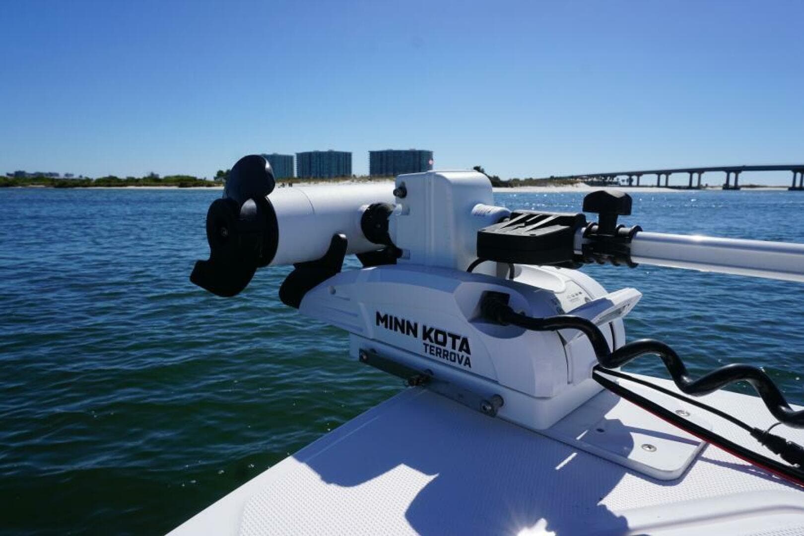 2022 25 Everglades 253cc Trolling Motor