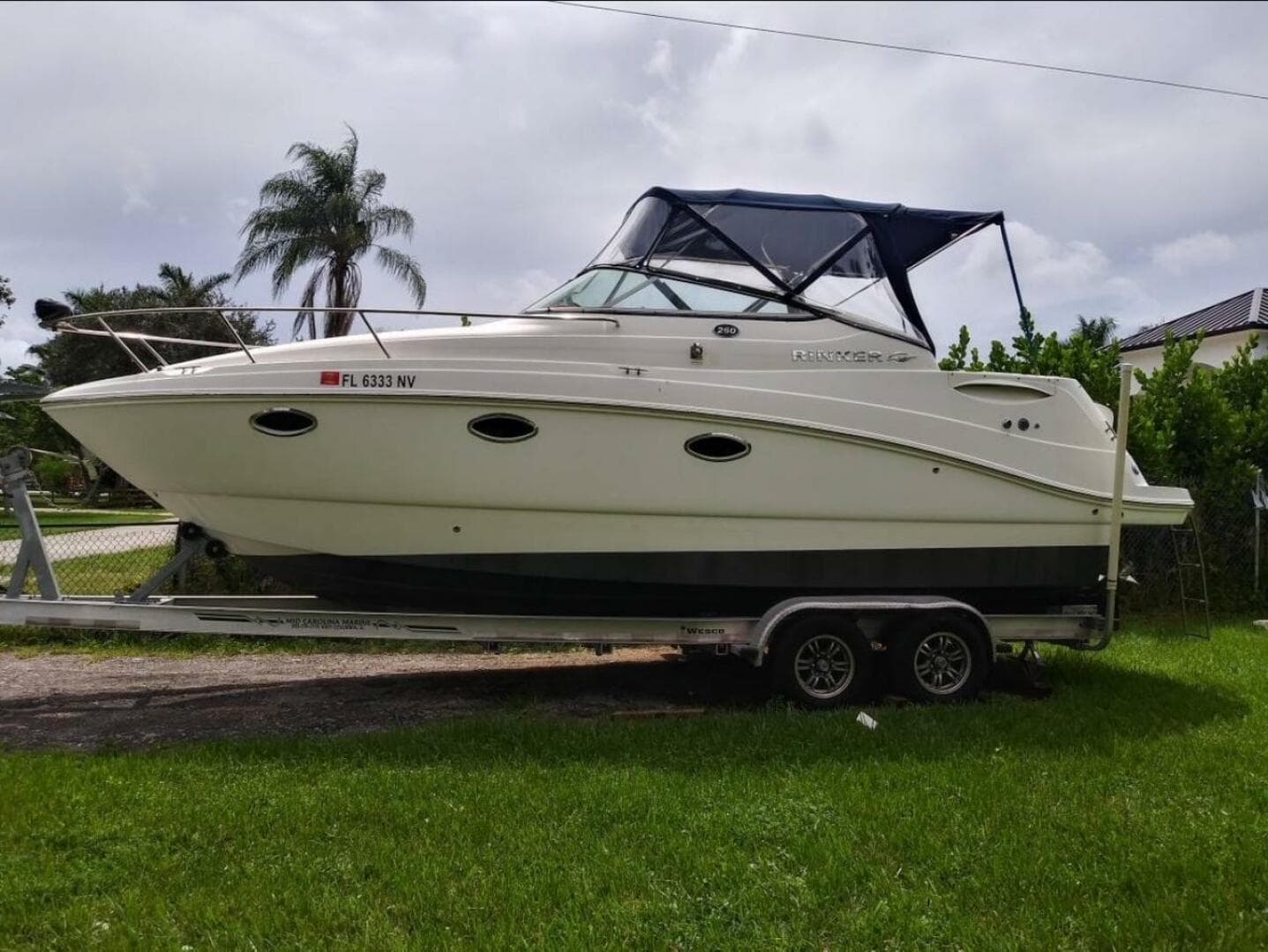 2009 Rinker 280 Express Cruiser