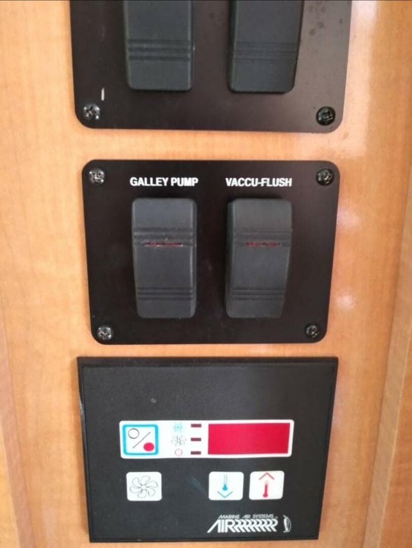 2009 Rinker 280 Express Cruiser