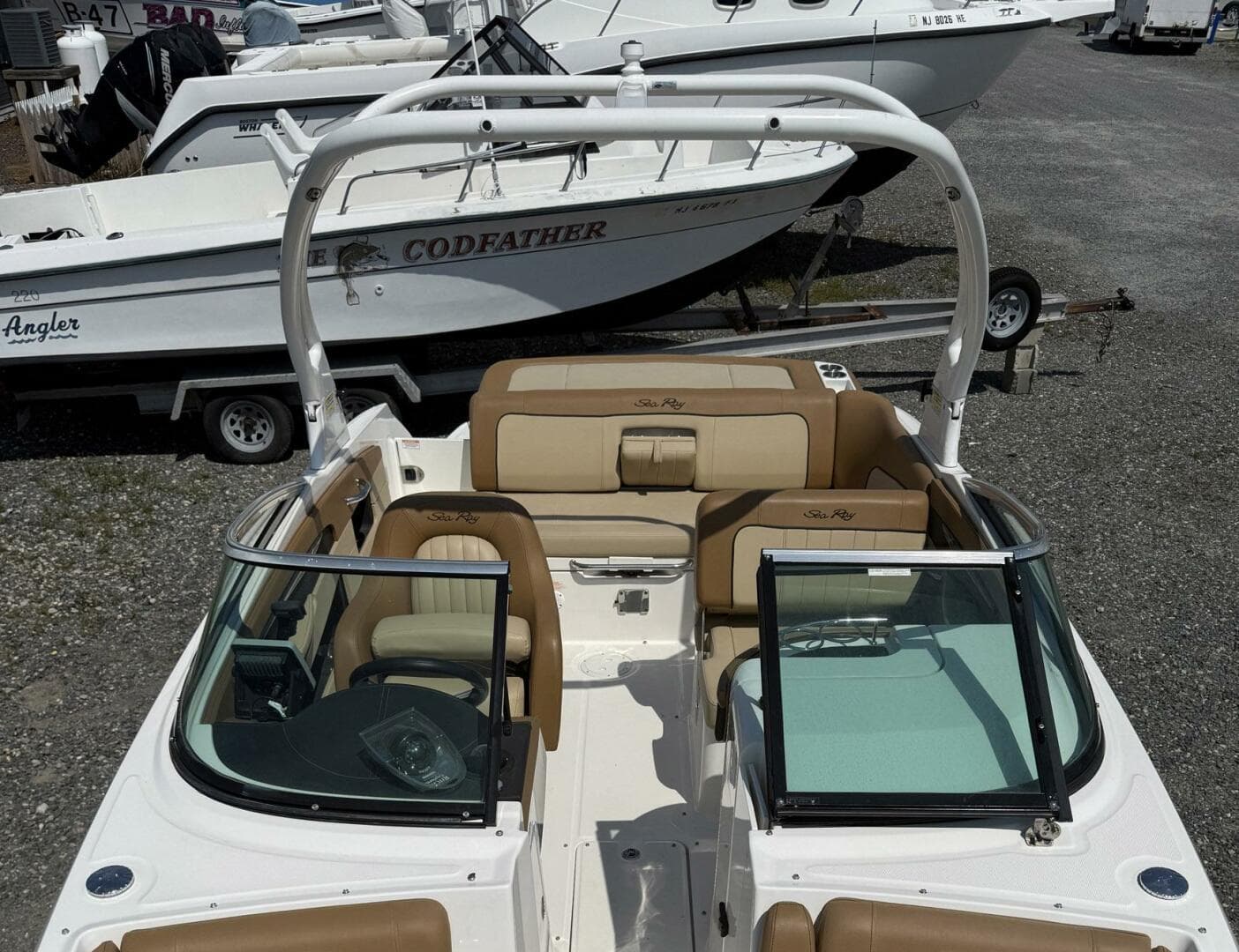 2014 Sea Ray 240 Sun Deck Outboard