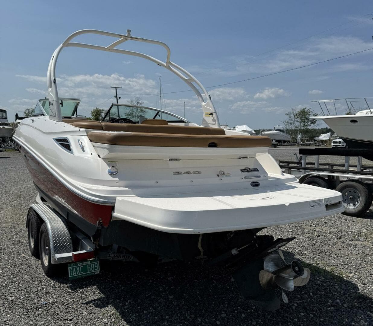 2014 Sea Ray 240 Sun Deck Outboard