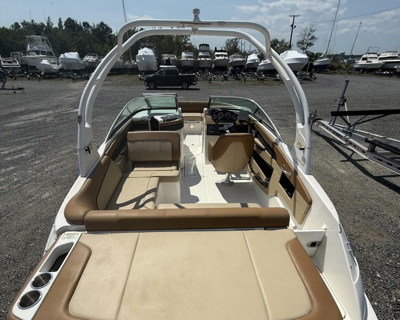 2014 Sea Ray 240 Sun Deck Outboard