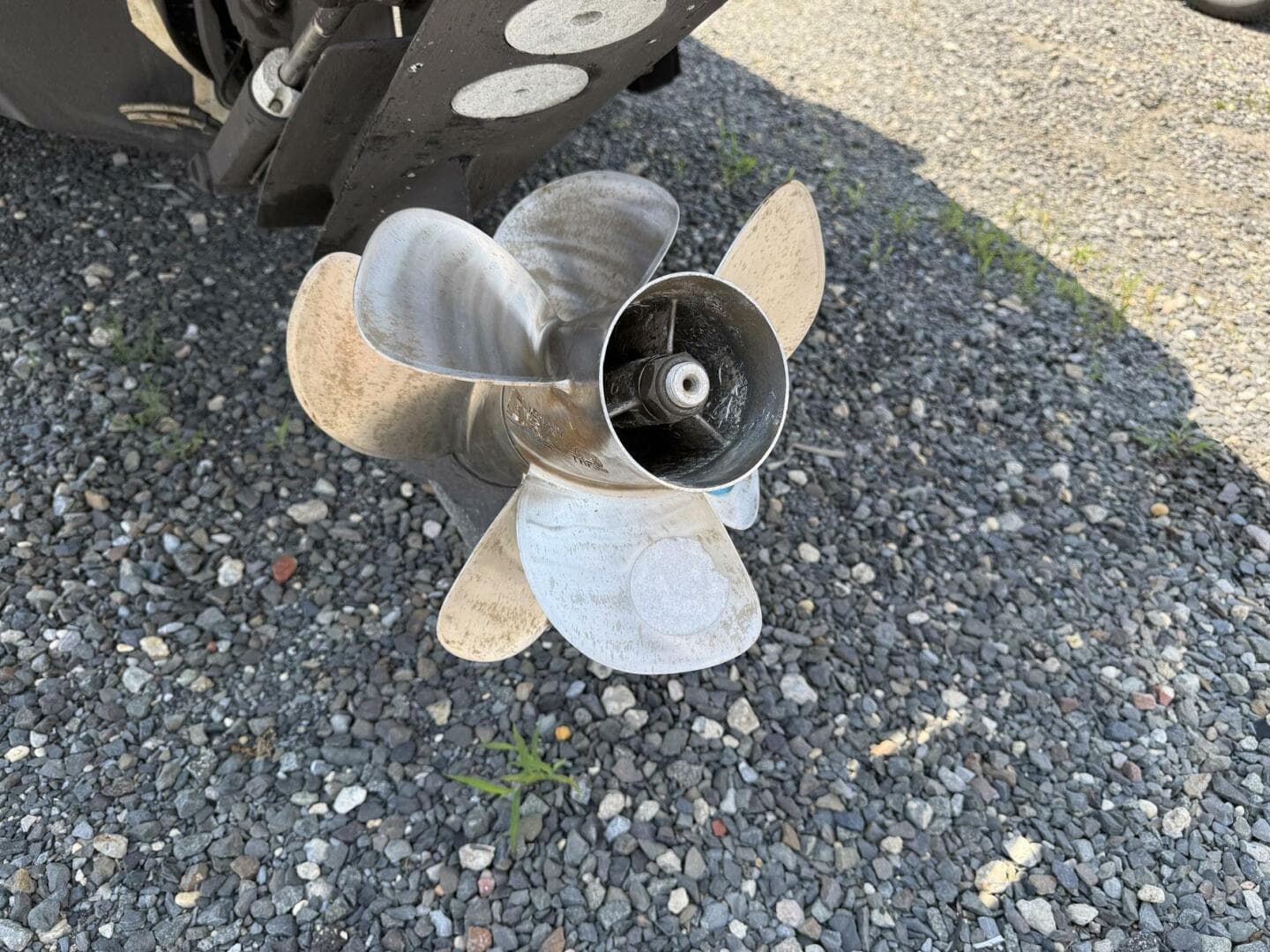 2014 Sea Ray 240 Sun Deck Outboard