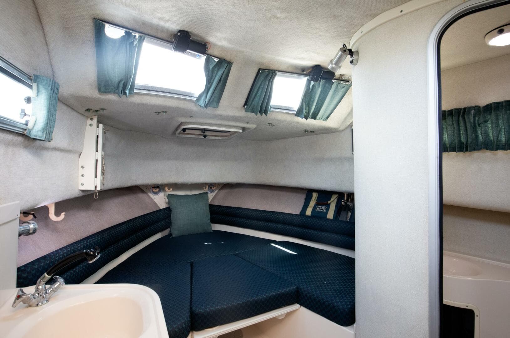 1997 Grady-White 300 Marlin