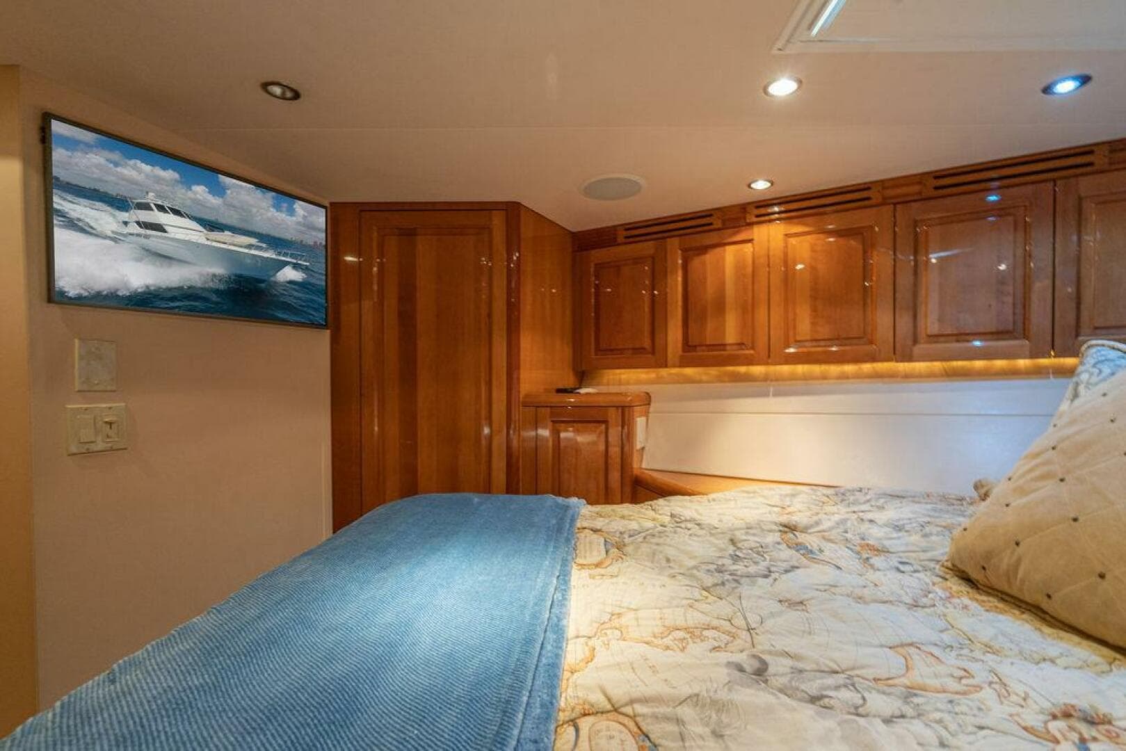 2005 Hatteras Enclosed Bridge