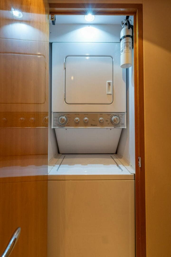 2005 Hatteras Enclosed Bridge