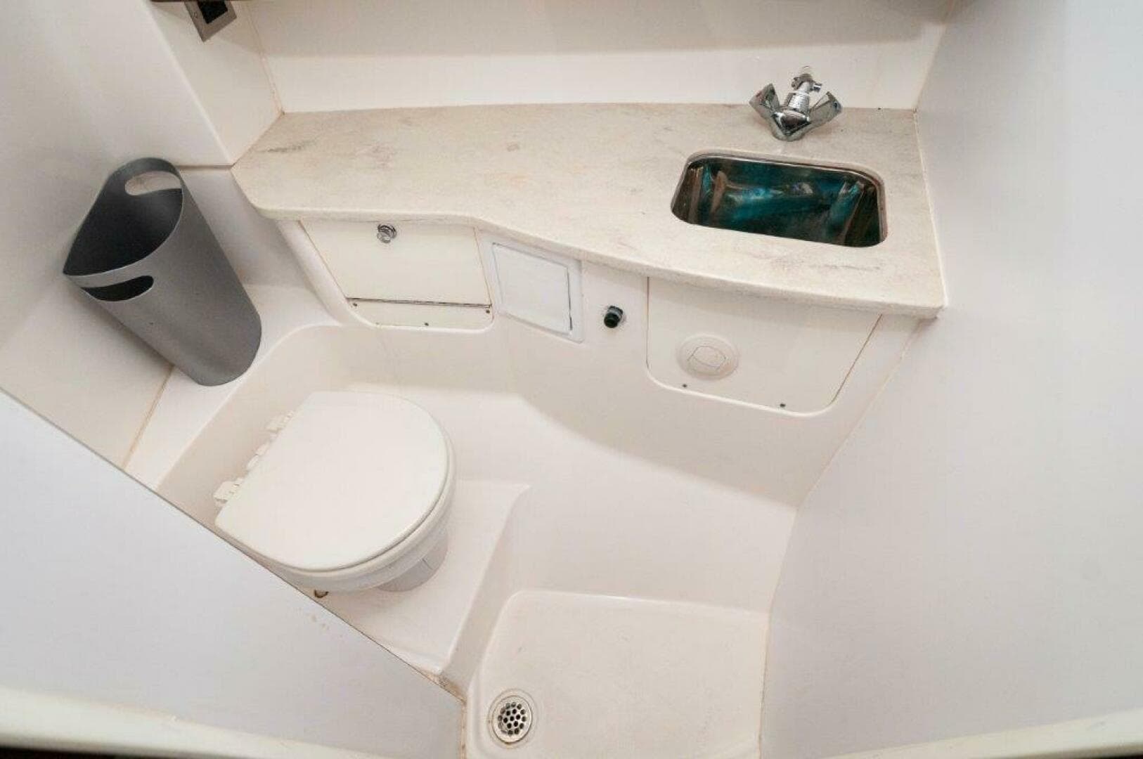 2018 Everglades 350 LX- Head