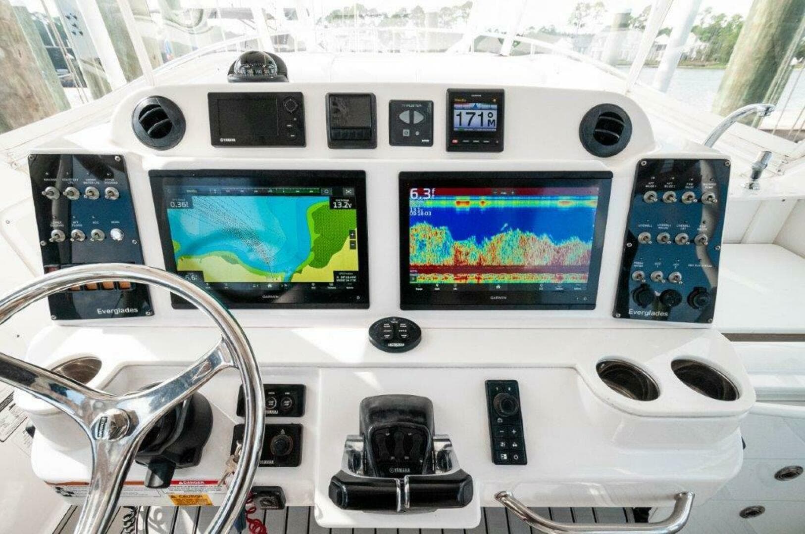 2018 Everglades 350 LX- Helm