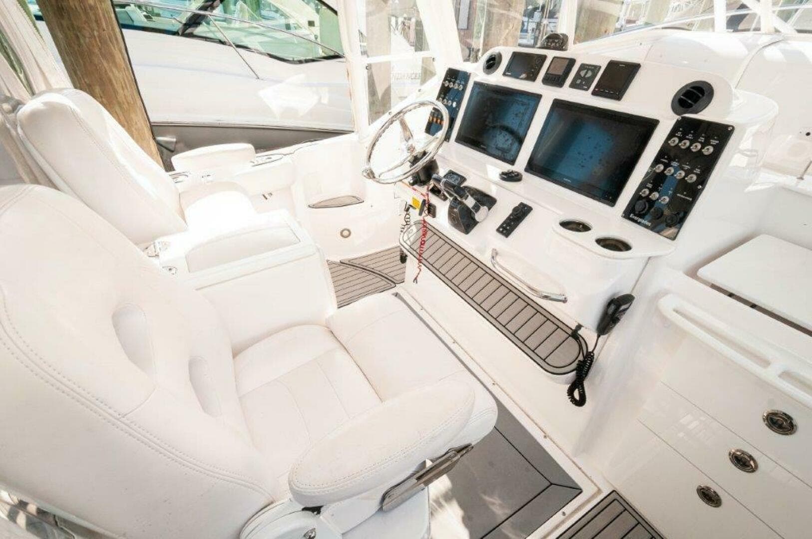 2018 Everglades 350 LX-Helm