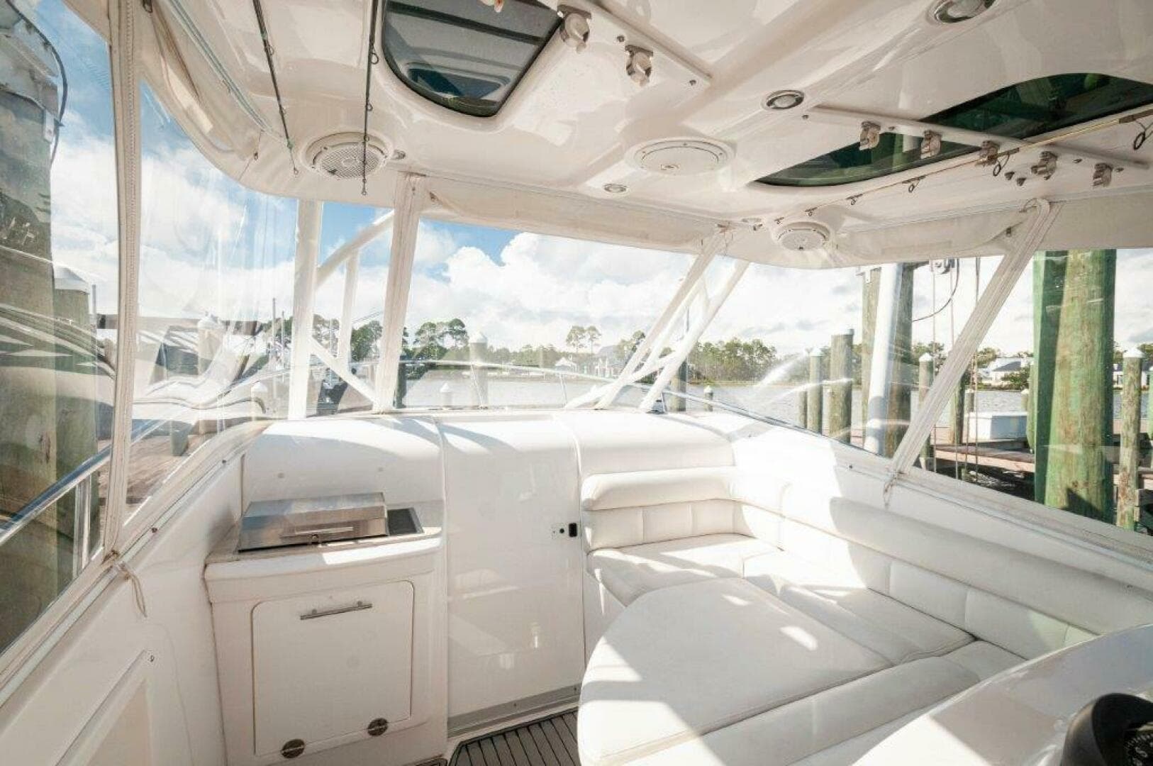 2018 Everglades 350 LX-Salon