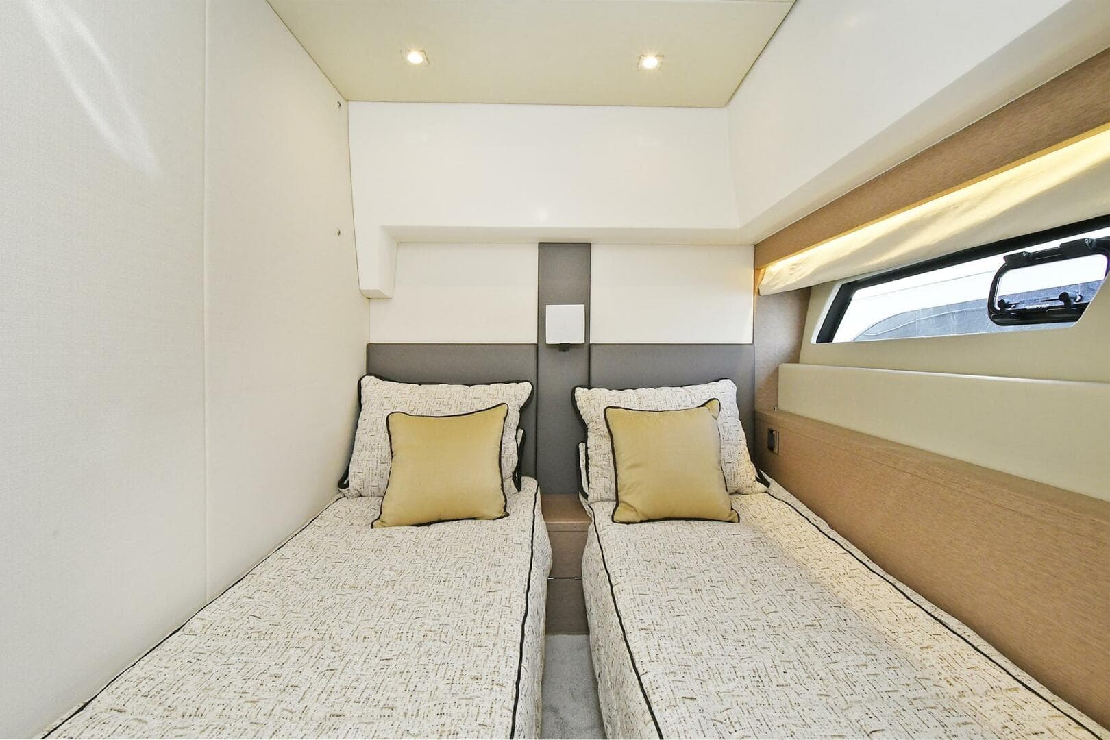 2018 Prestige 560 Fly