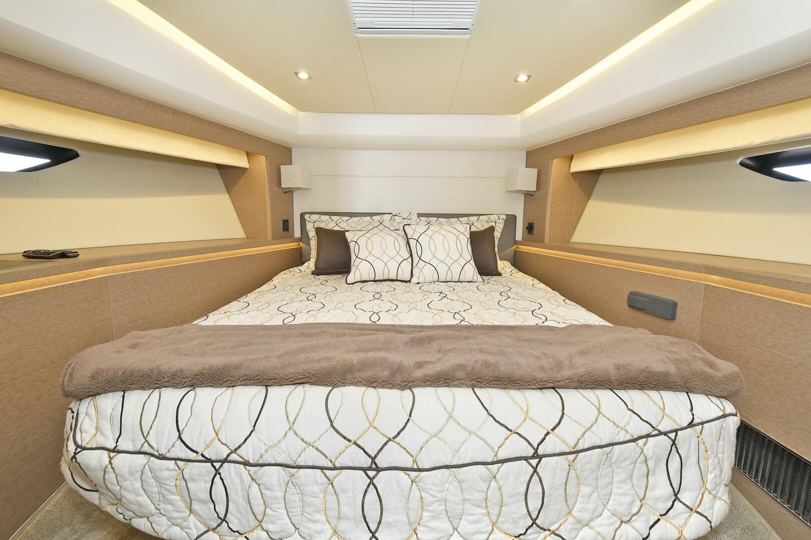 2018 Prestige 560 Fly