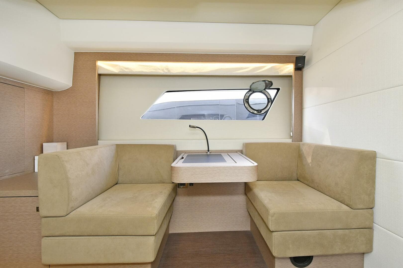 2018 Prestige 560 Fly