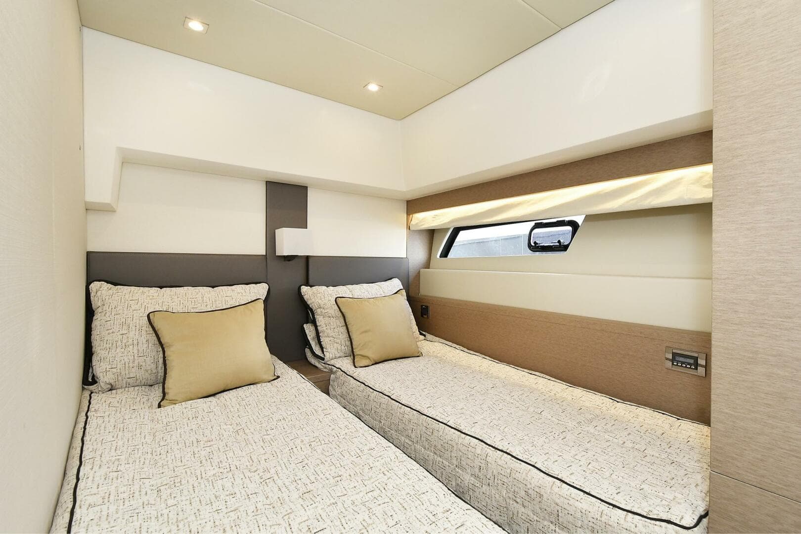 2018 Prestige 560 Fly