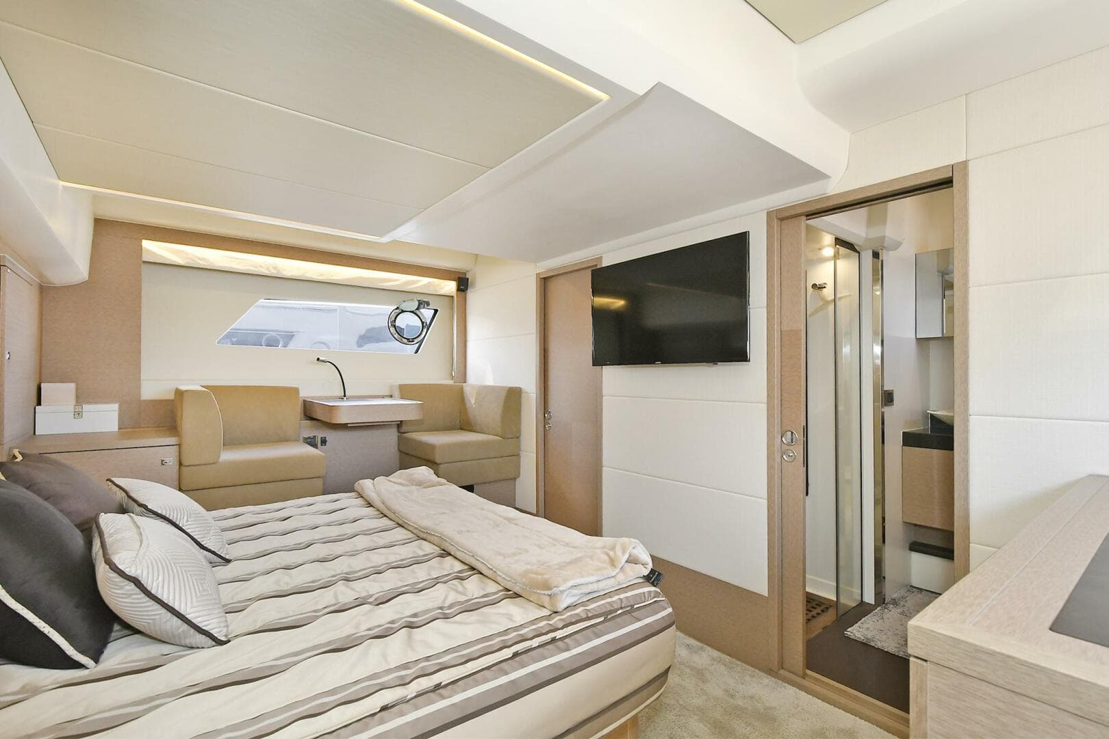 2018 Prestige 560 Fly