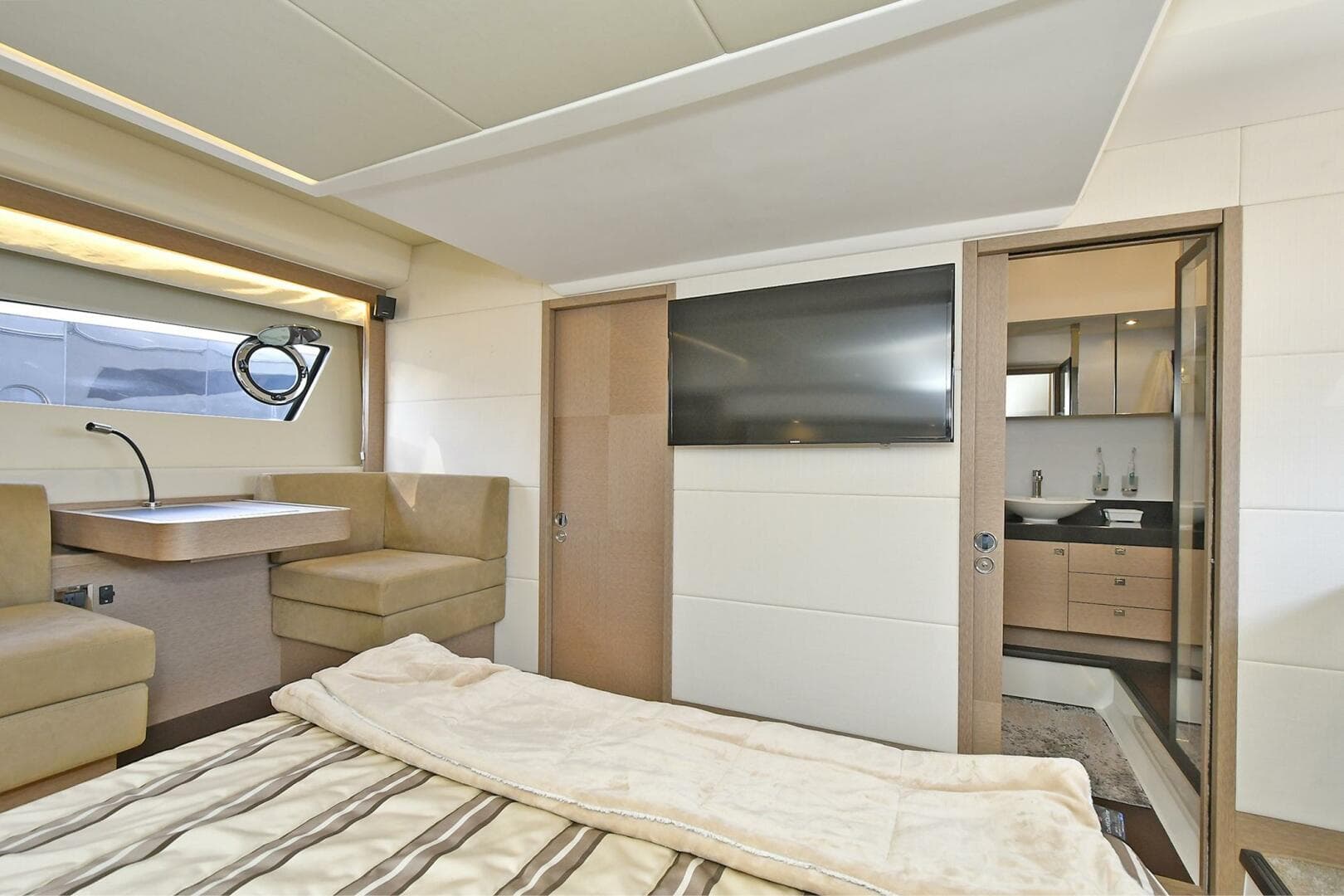 2018 Prestige 560 Fly