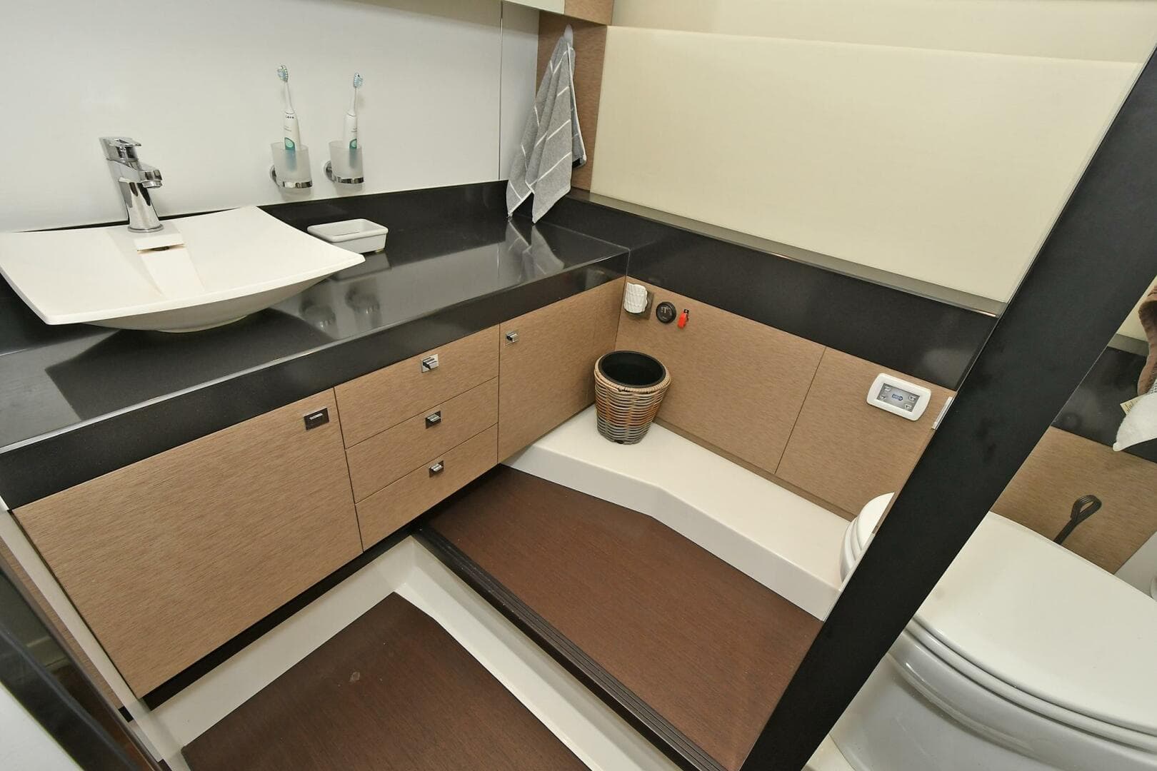 2018 Prestige 560 Fly