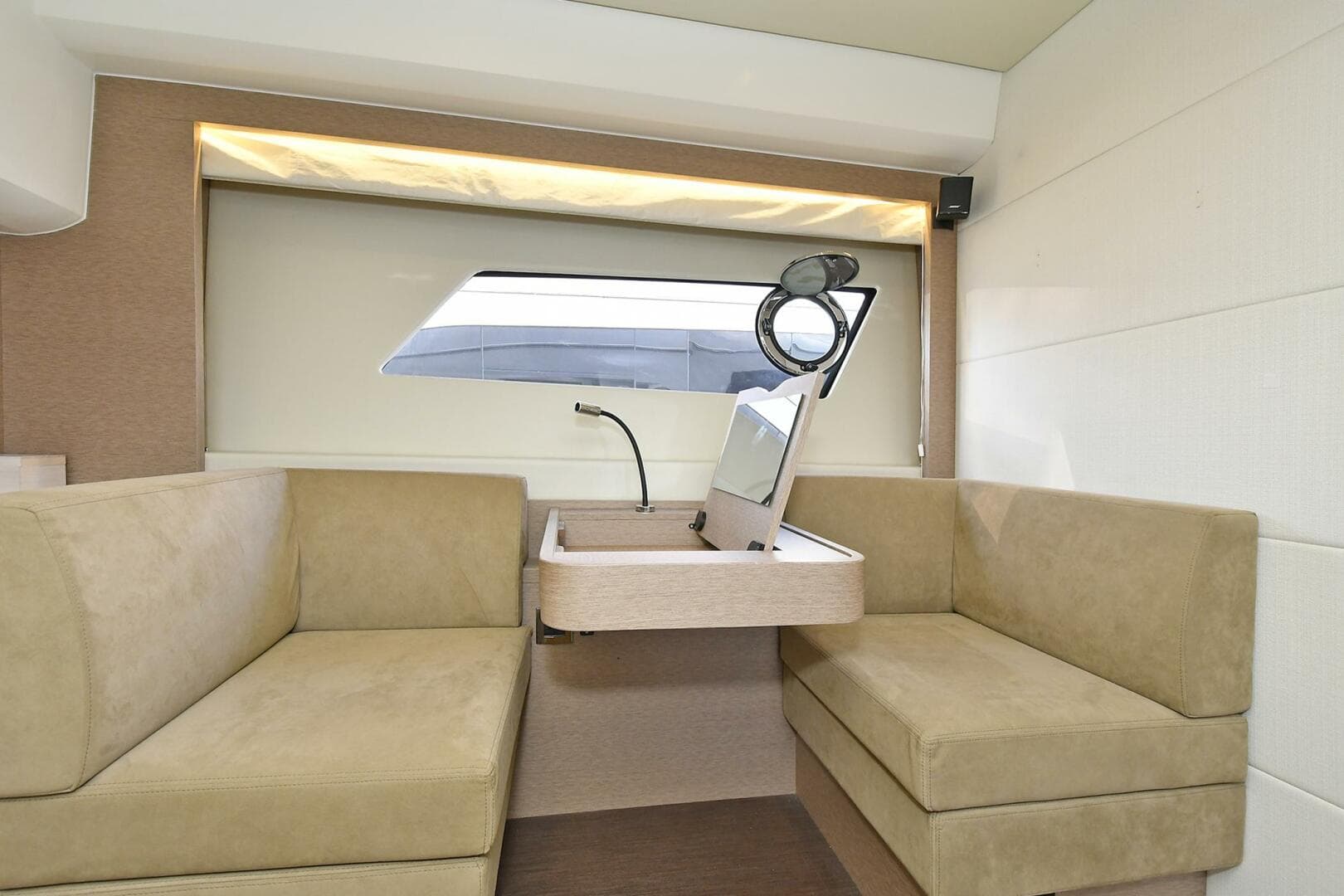 2018 Prestige 560 Fly