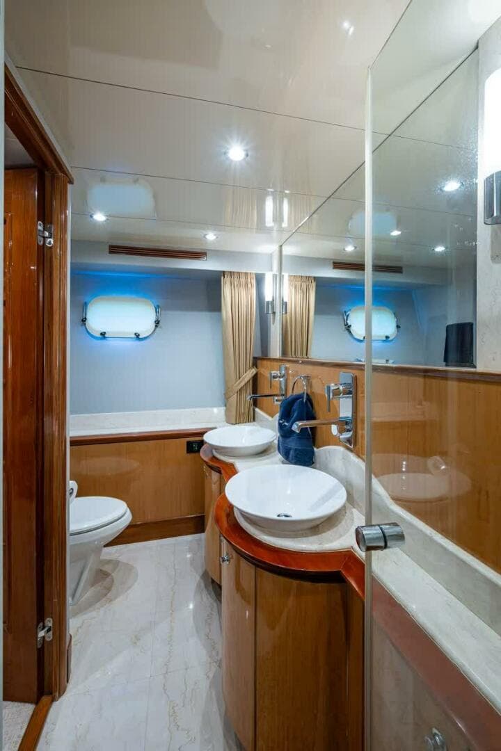 Ocean Alexander 78 Somewhere In Time- Master Stateroom Head