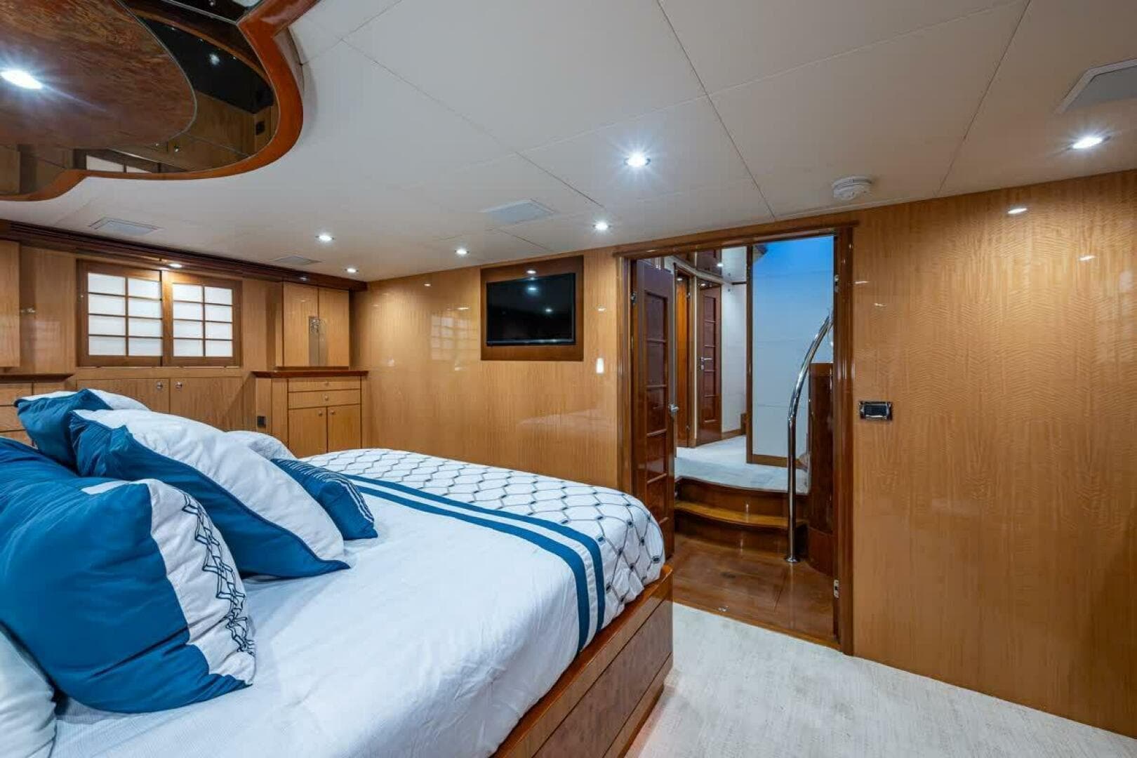 Ocean Alexander 78 Somewhere In Time- Master Stateroom