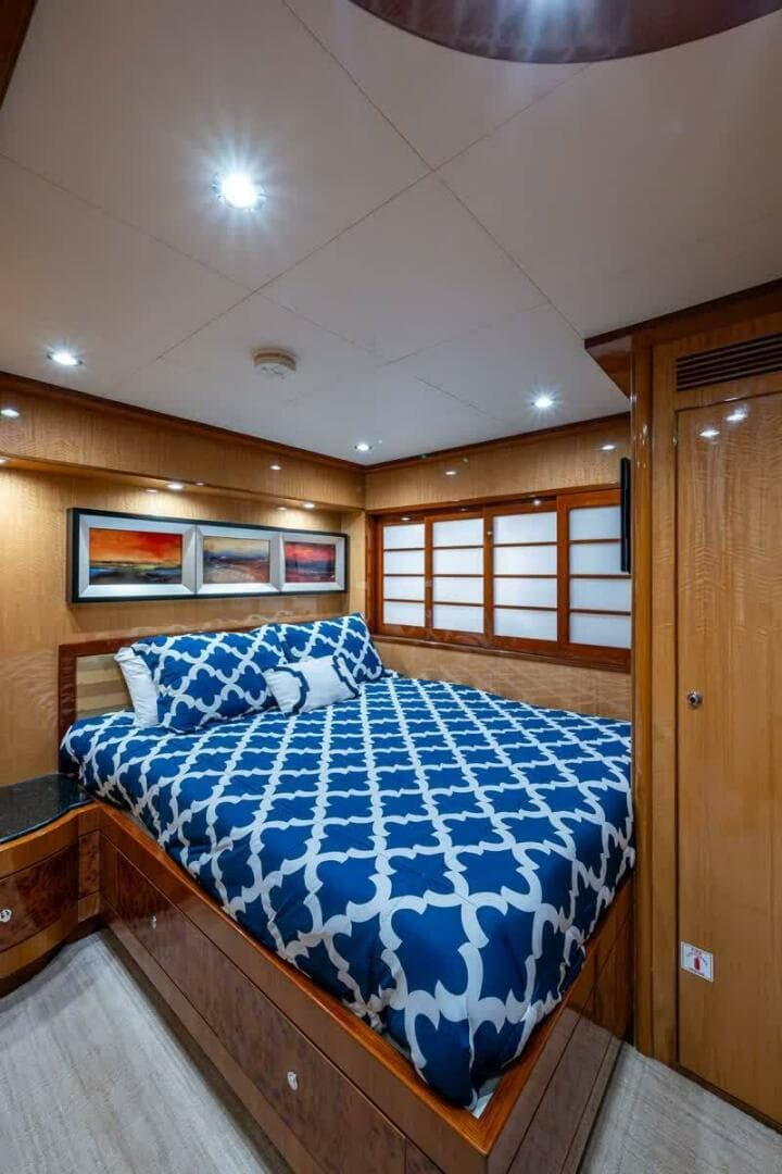 Ocean Alexander 78 Somewhere In Time- Port Stateroom