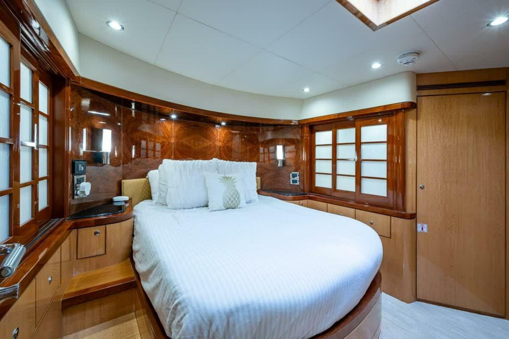 Ocean Alexander 78 Somewhere In Time- Forward Stateroom