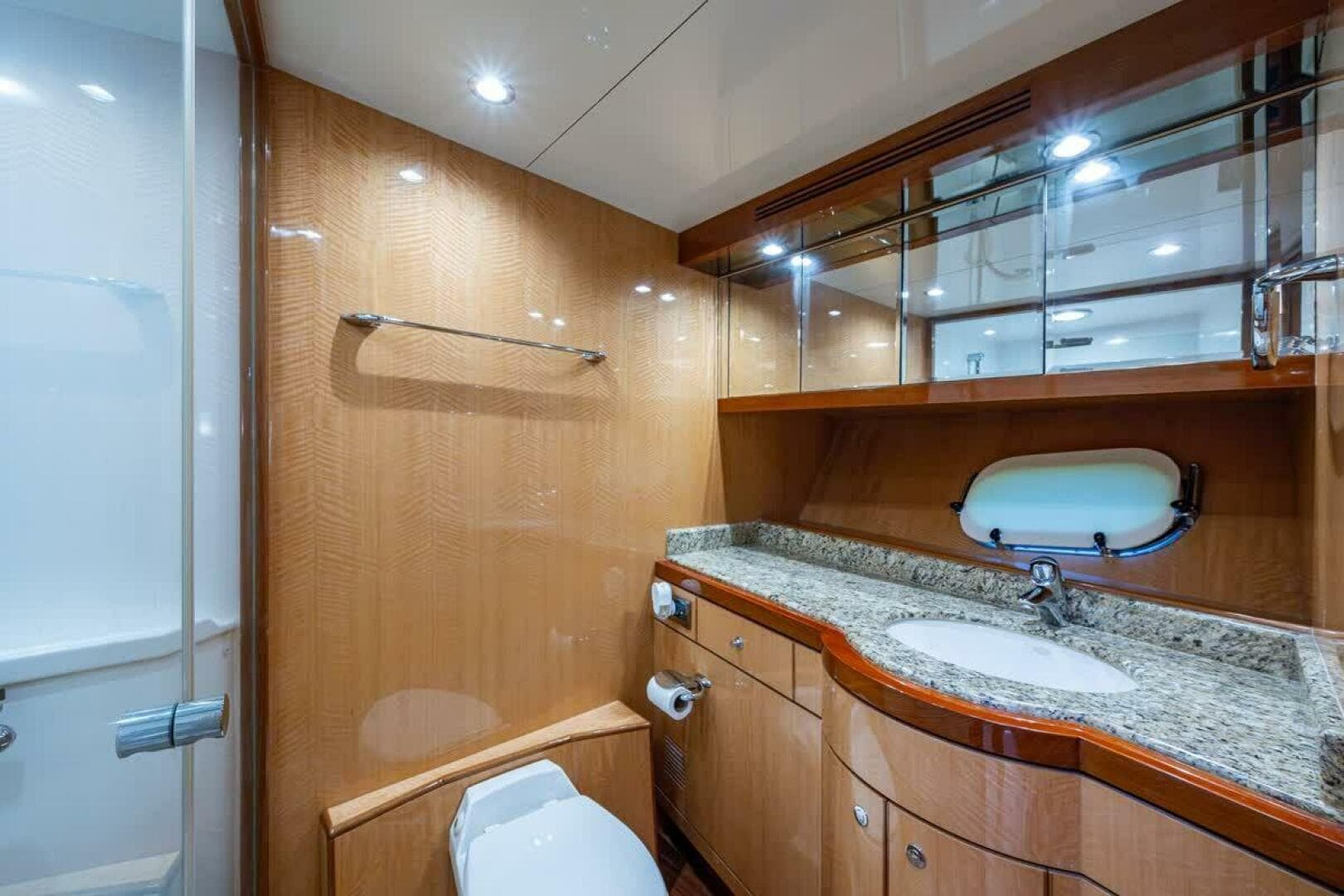 Ocean Alexander 78 Somewhere In Time- Forward Stateroom Head