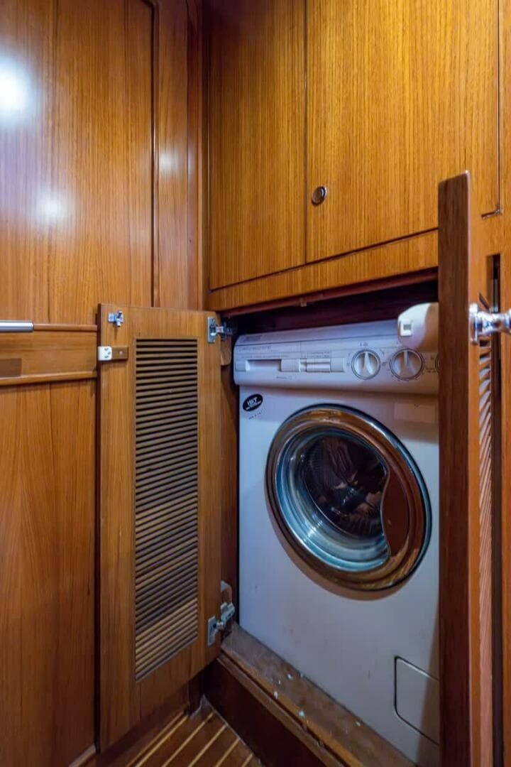 Ocean Alexander 78 Somewhere In Time- Crew Quarters