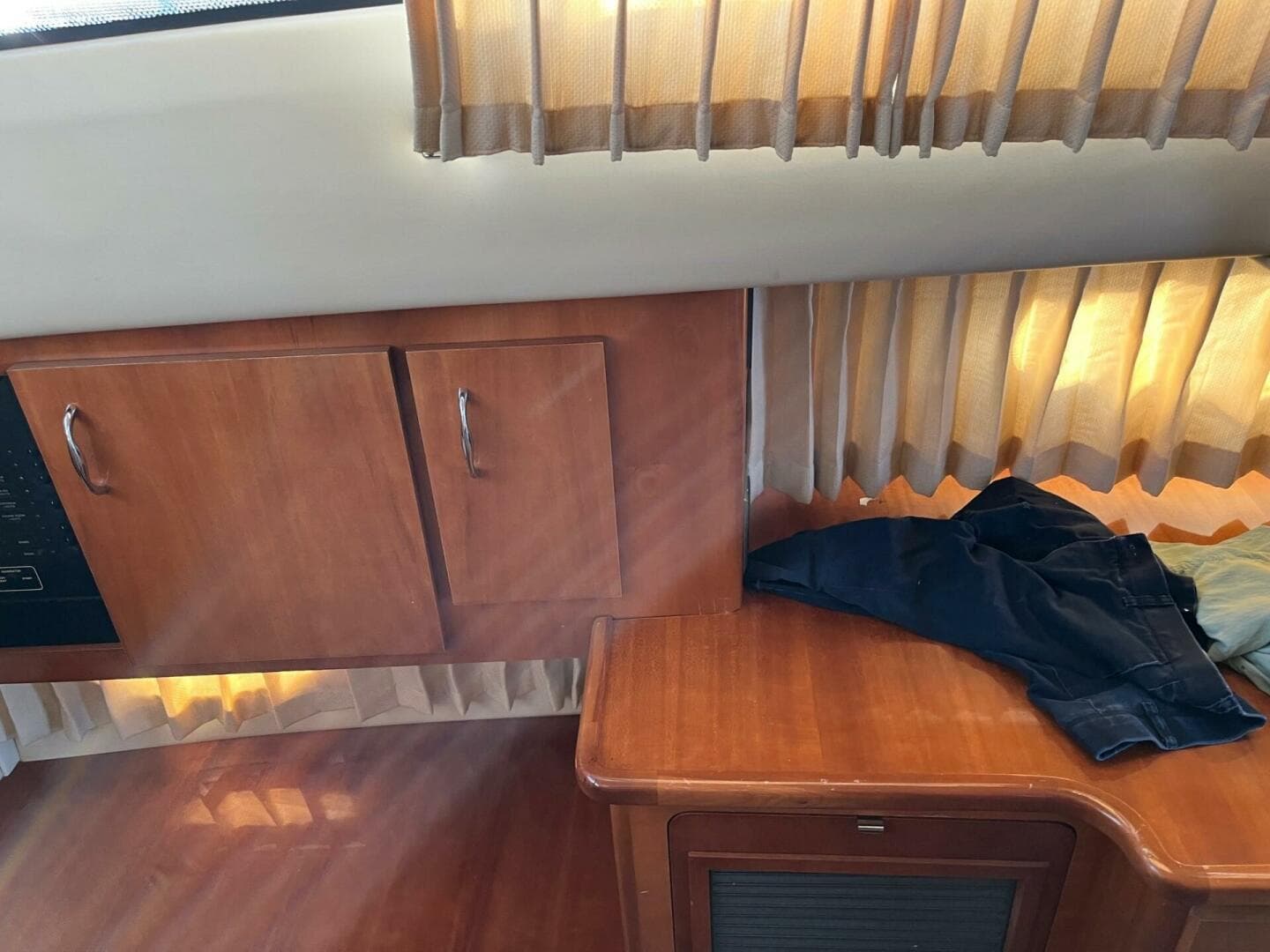 2003 Carver 360 Sport Sedan