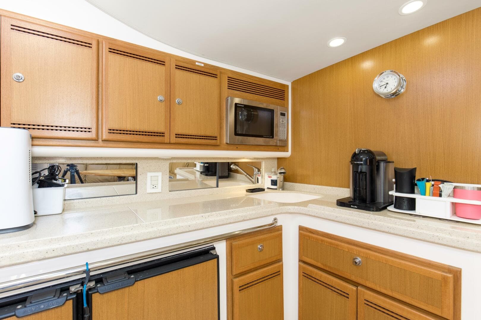 2007 40 Cabo Express Big Blue Cabin (7)