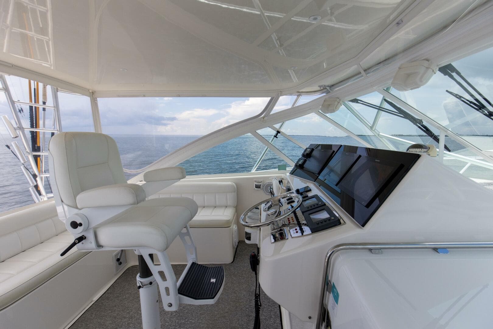 2007 40 Cabo Express Big Blue Bridge (3)